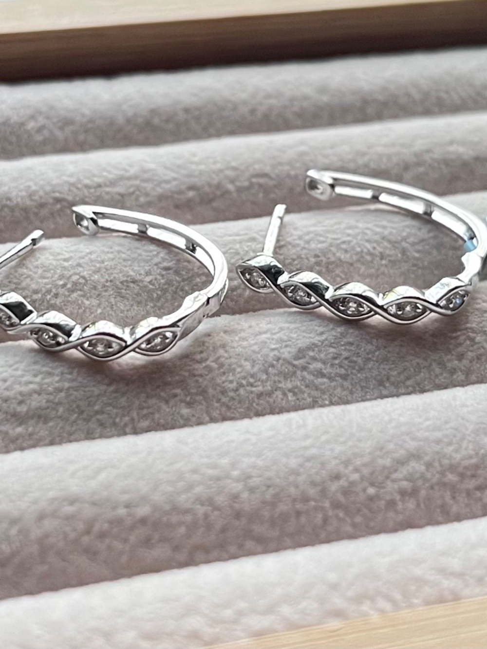 E109 | Genuine Diamond Twisted Latch-Back Hoop Earrings - Picture 3 of 5